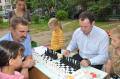 Депутат Вологодской городской Думы Андрей Сивков принял участие в импровизированном шахматном турнире, который прошел во дворе на Ленинградской, 87. 
